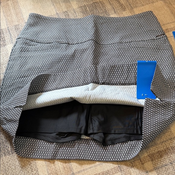 NWT Chic Black and White Mini Skirt - Picture 2 of 8